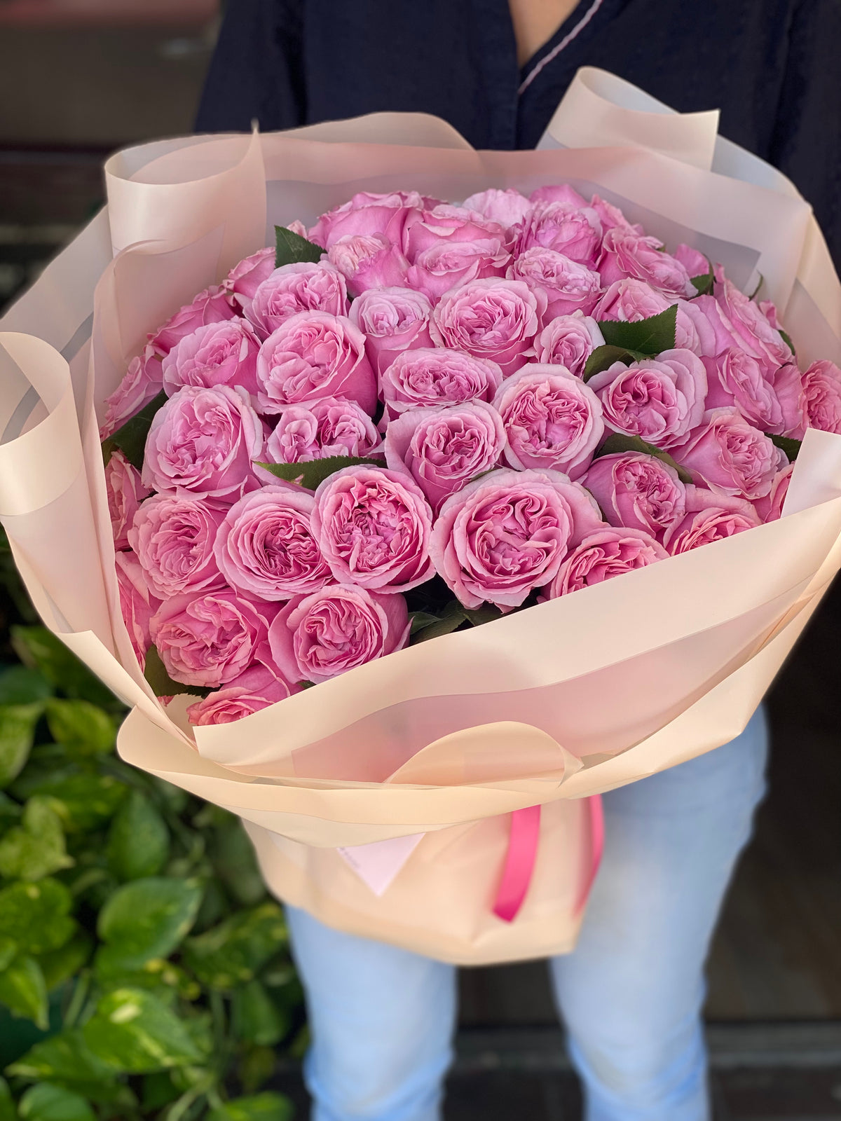 Pink garden rose bouquet for luxury flower delivery in Miami