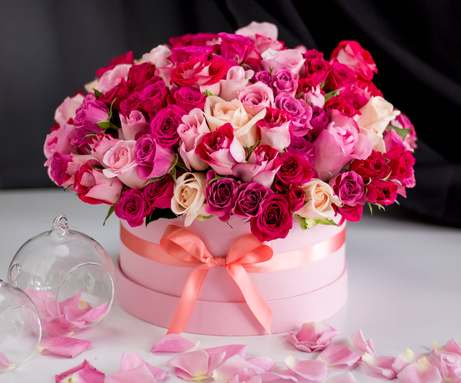 Pink spray roses gift box for birthdays and thank-you flowers