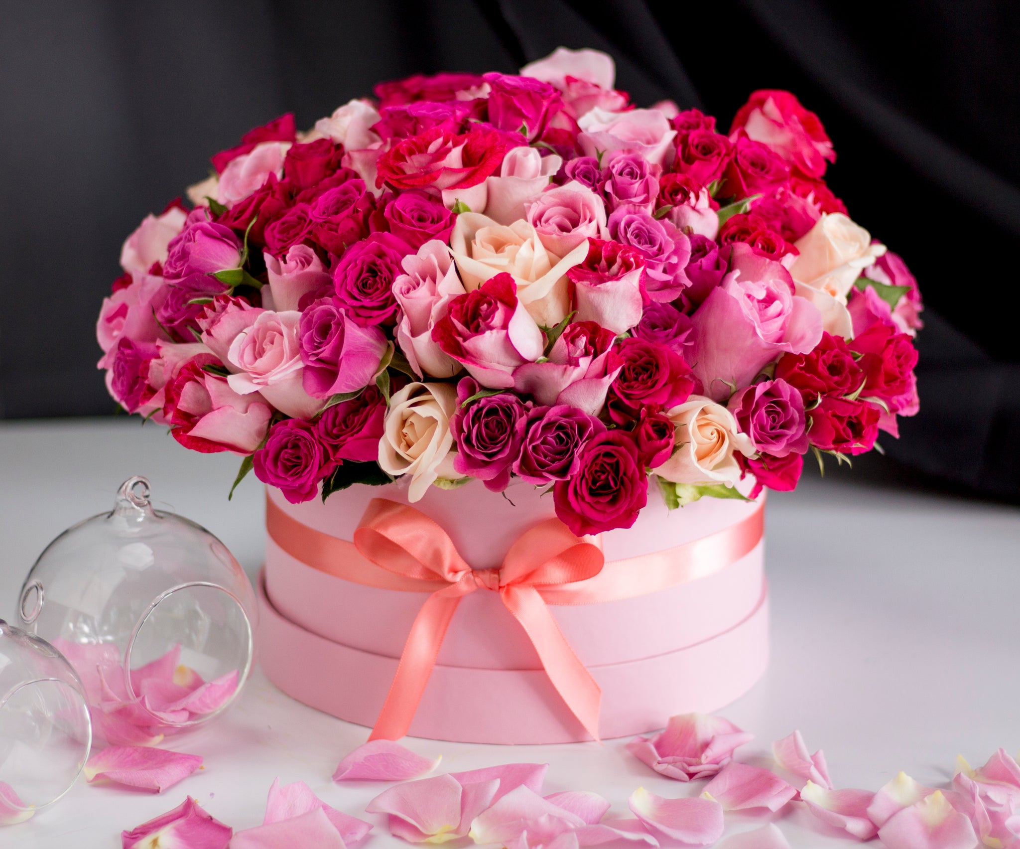 Pink spray roses gift box for birthdays and thank-you flowers
