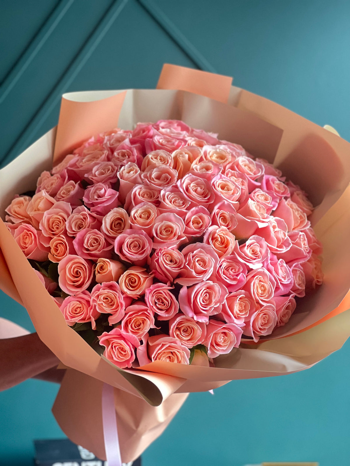 Premium pink roses bouquet for delivery in Miami