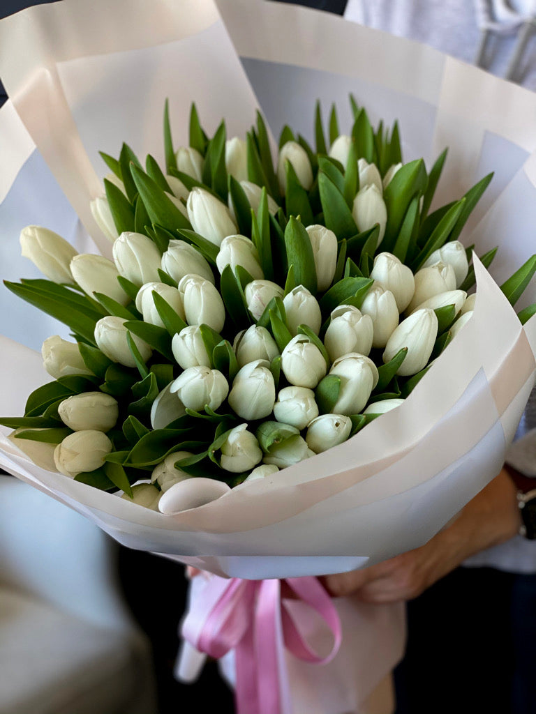 Premium white tulips bouquet for delivery in Miami