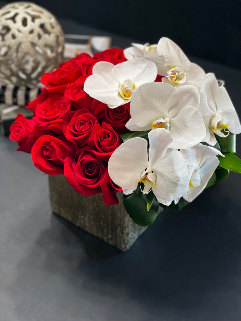 Red and white luxury flower arrangement Miami