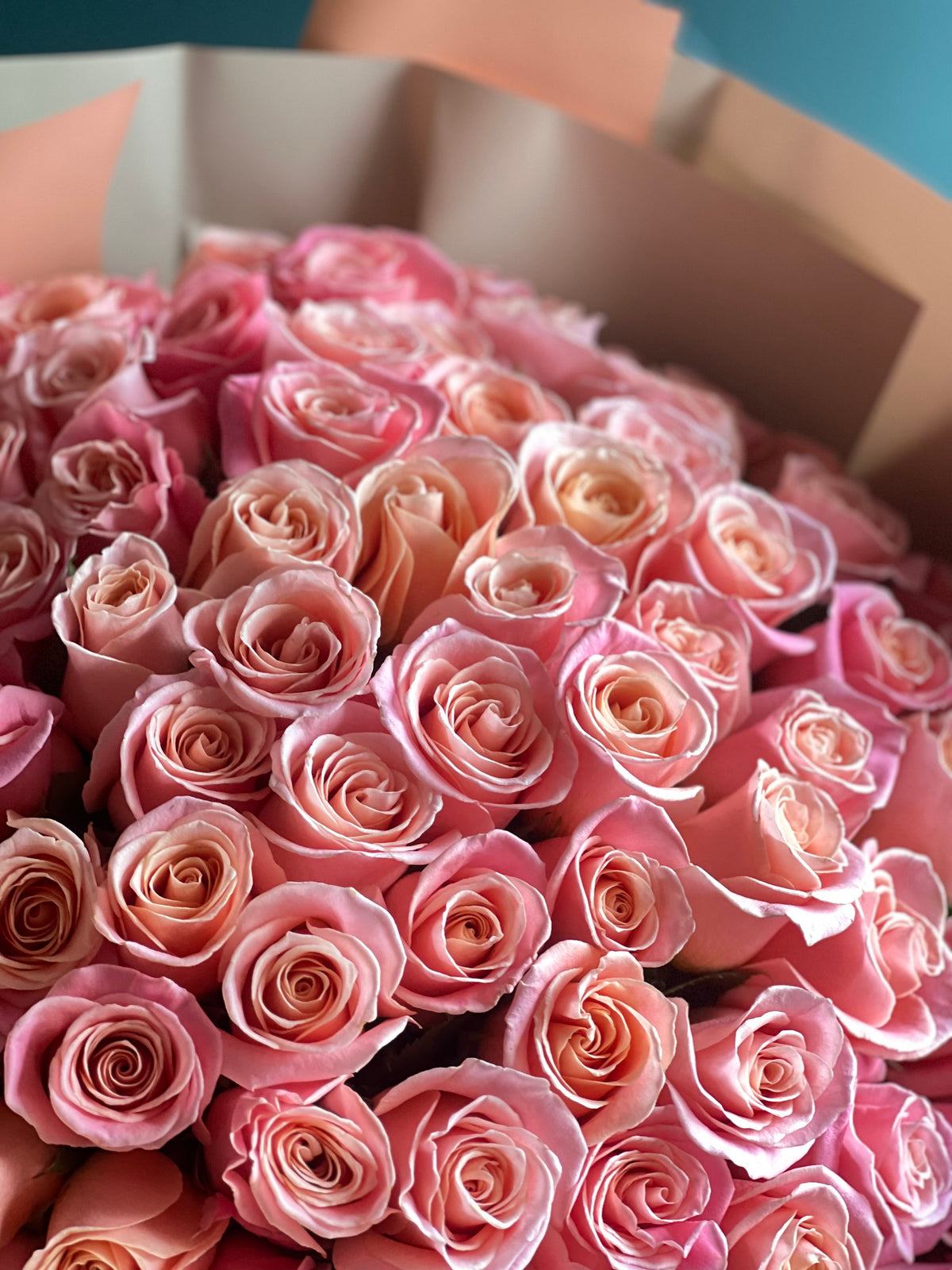 Romantic 100 pink roses bouquet in Miami Beach