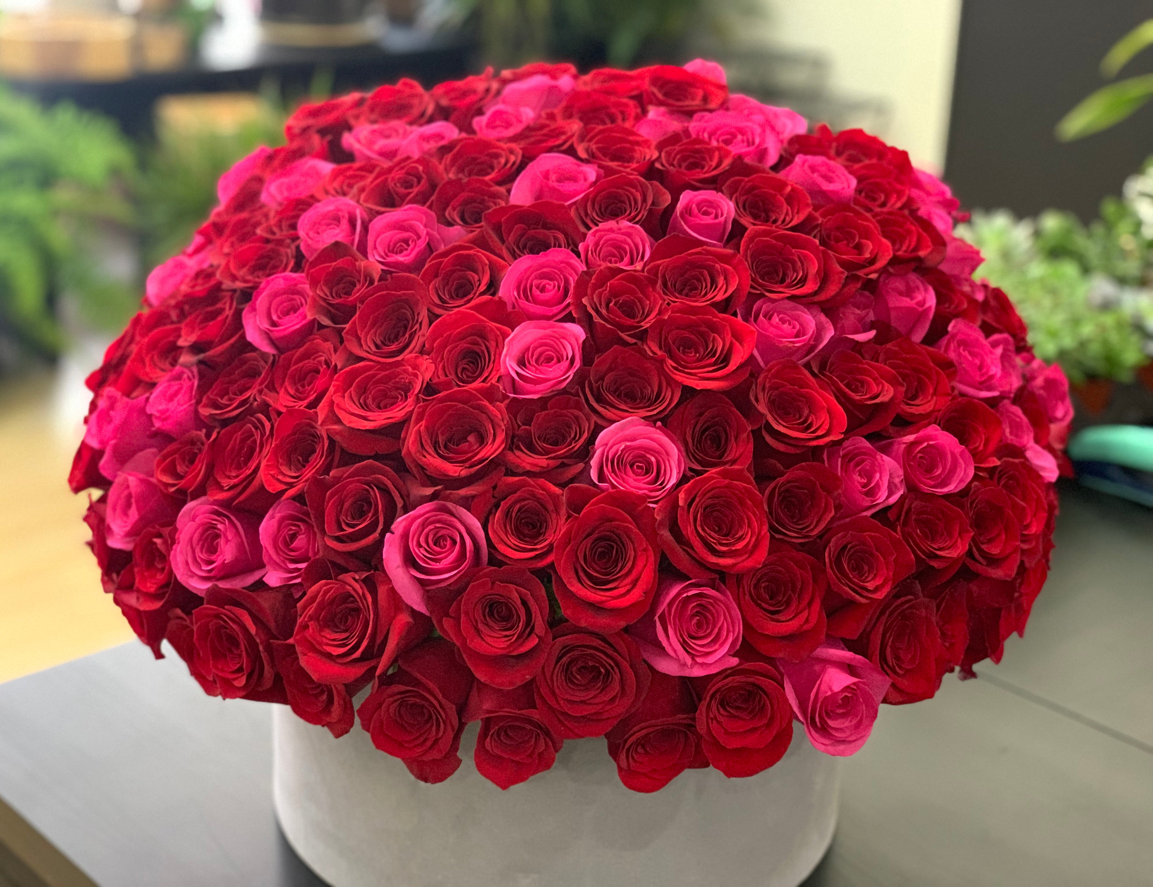Romantic 150 rose flower arrangement with Miami delivery
