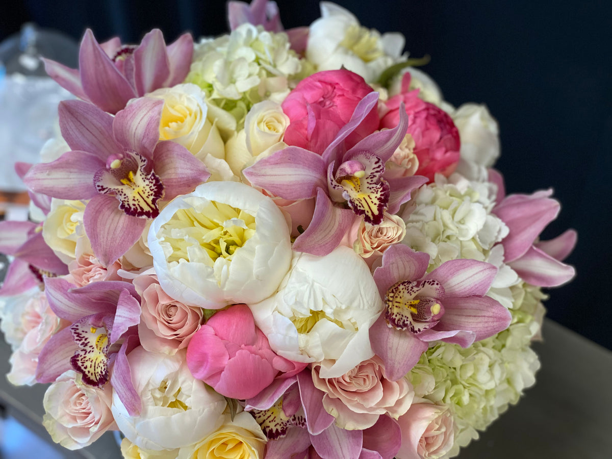Romantic pink roses and peonies flower arrangement