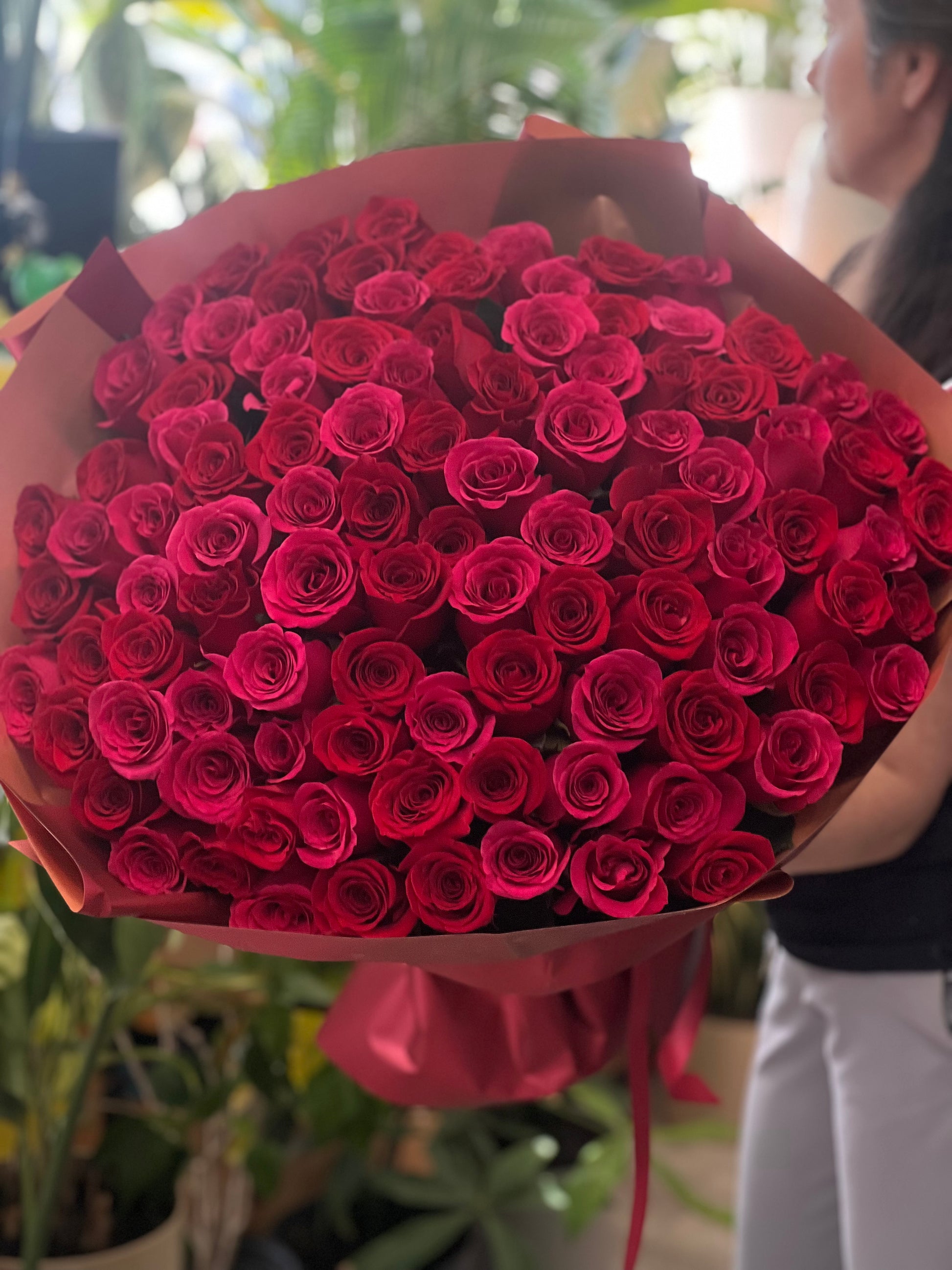 Romantic red and hot pink roses for Miami flower delivery