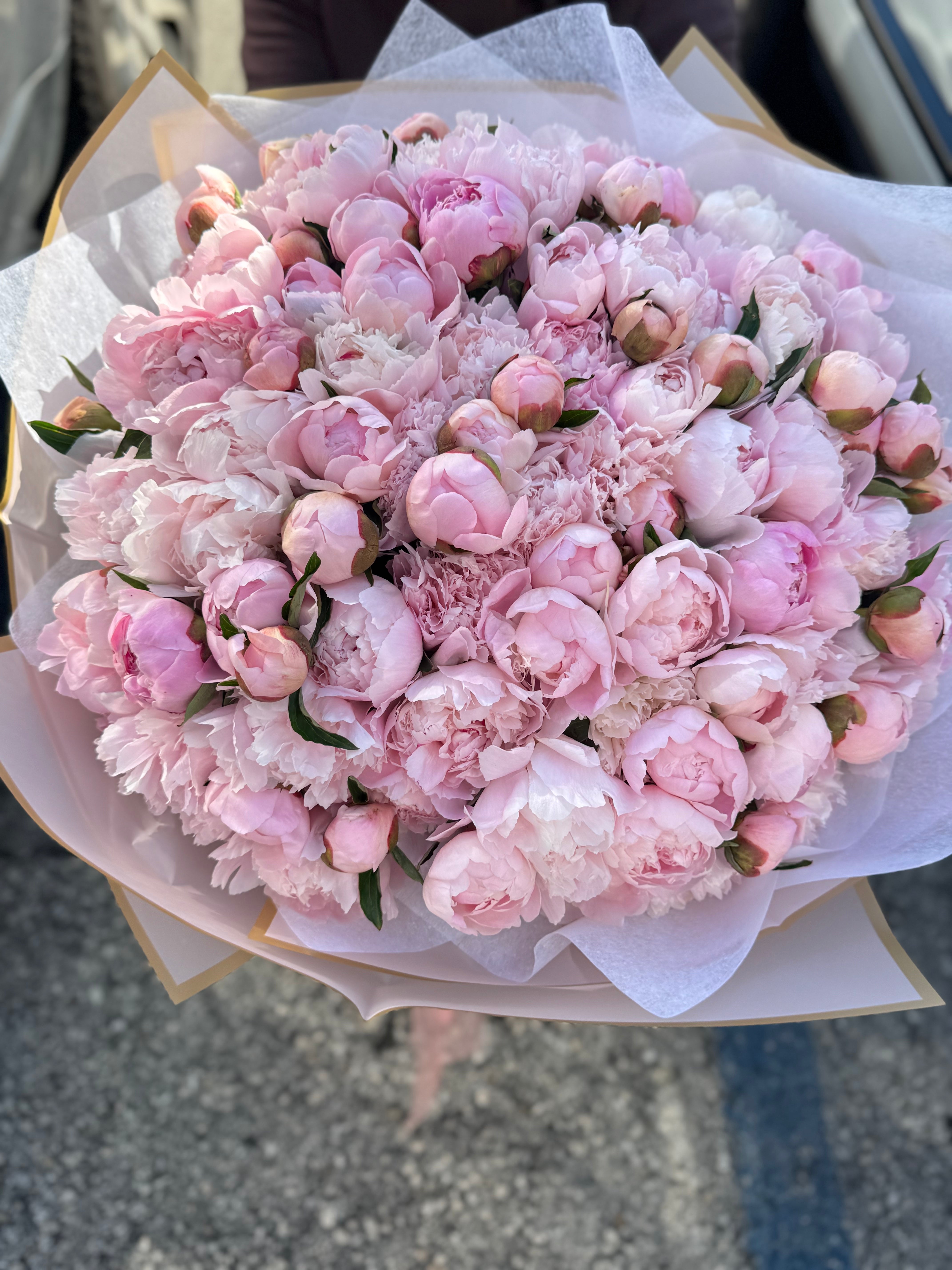 XXL pink peony bouquet by Luxury Flowers Miami