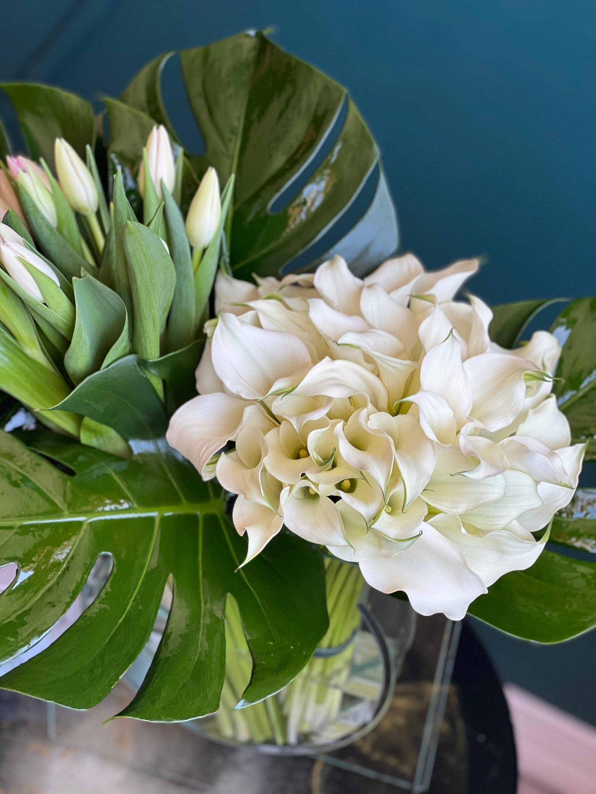 elegant tulips and calla lilies flower delivery Miami