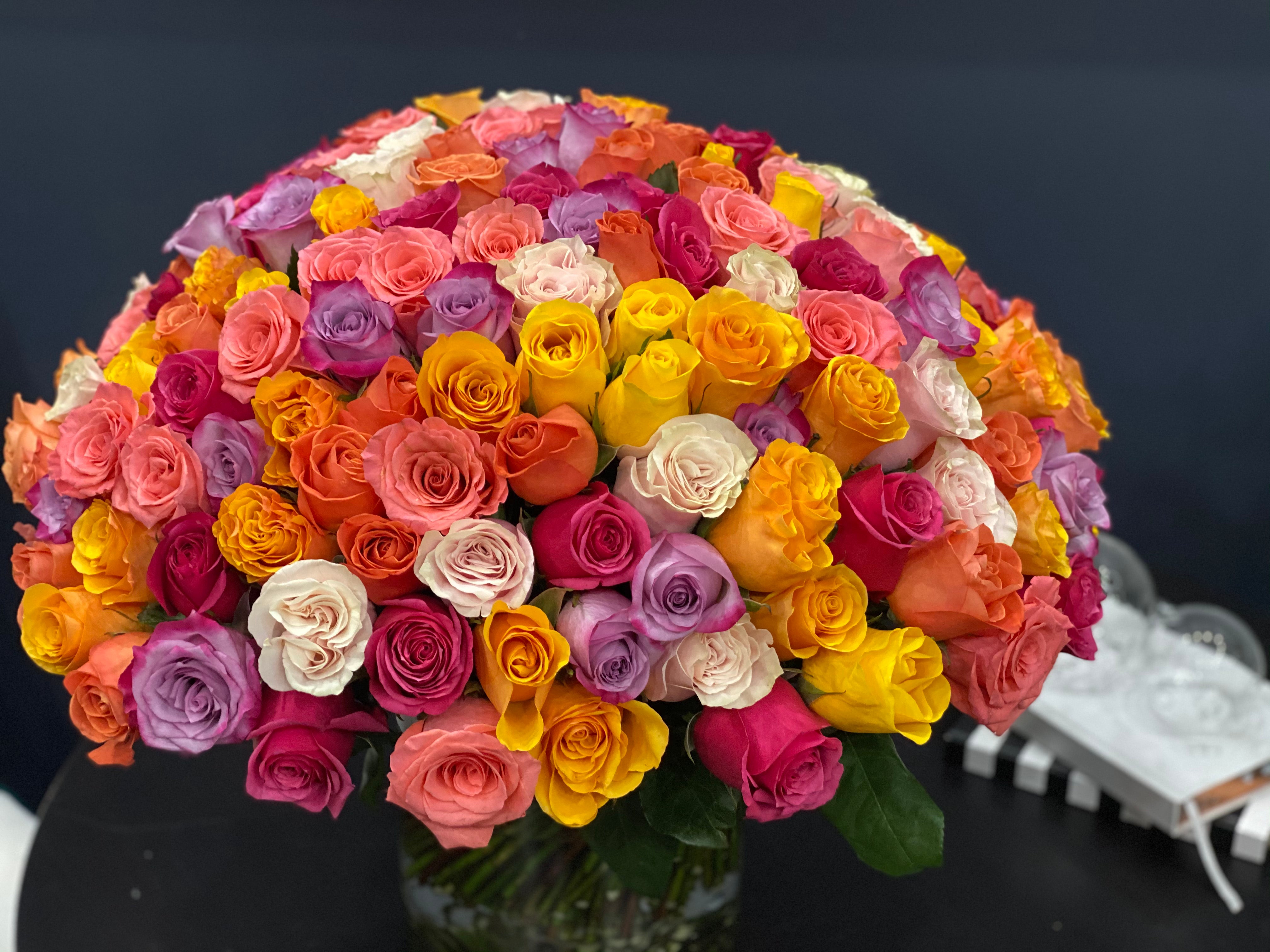 luxury 100 mixed rose arrangement Miami